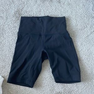 Black Lululemon align shorts 8 in